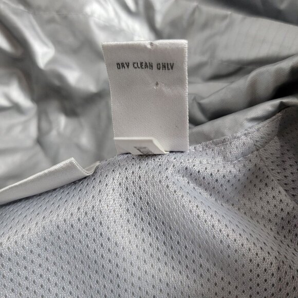 Zenergy by Chico's Womens Sz 1 Silver Metallic Full Zip Windbreaker Jacket - Picture 4 of 7